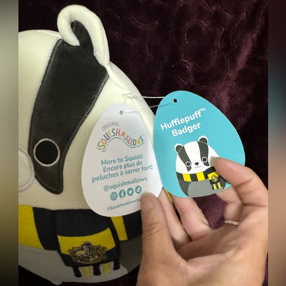 New Harry Potter Hufflepuff Badger Squishmallow - Picture 2 of 3